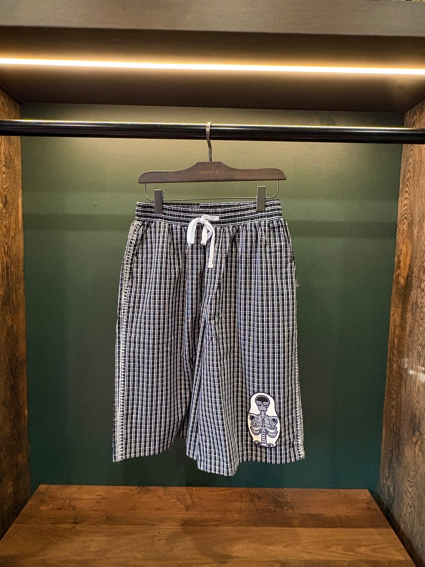 Baggy 3/4 Plaid Patch Shorts