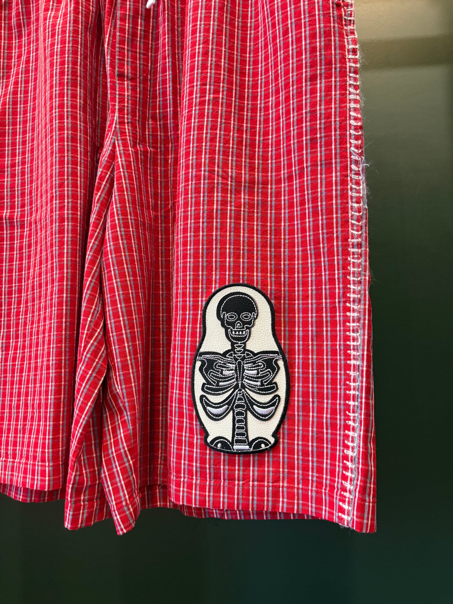 Baggy 3/4 Plaid Patch Shorts